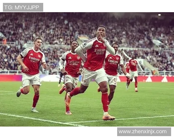 英超精彩对决AC米兰惊险逆转阿森纳四比三十大进球引爆全场热情