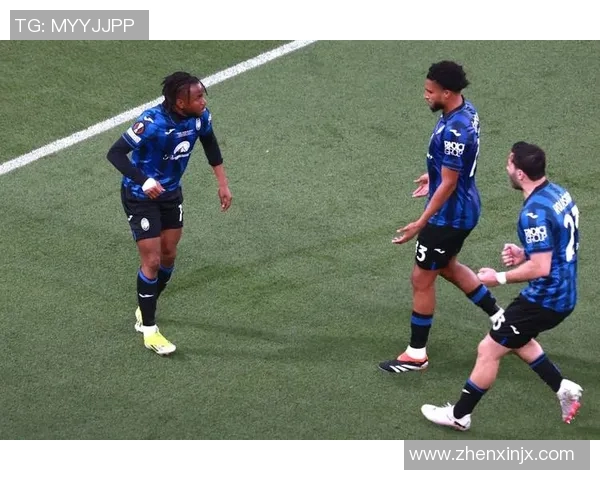 欧联杯精彩对决巴黎圣日耳曼大胜曼联引发全场狂欢解析